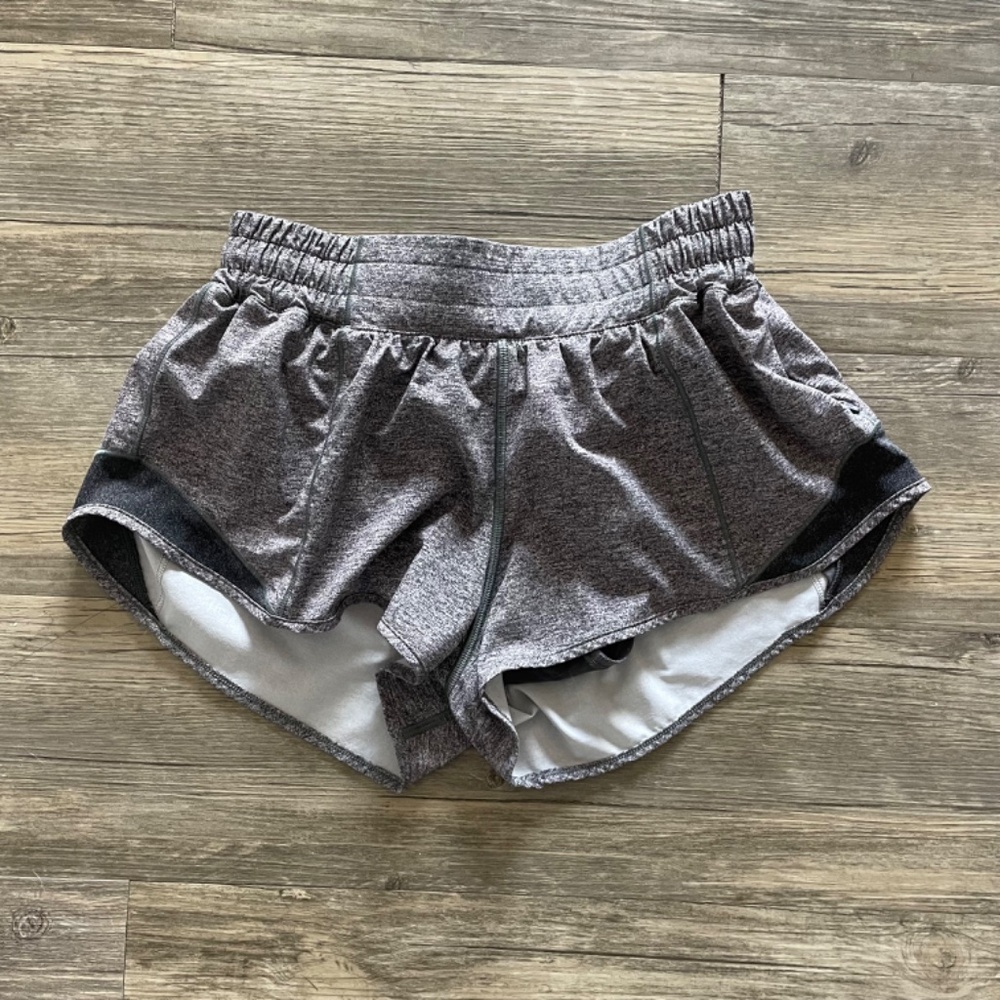 Lululemon Hotty Hot 2.5 shorts